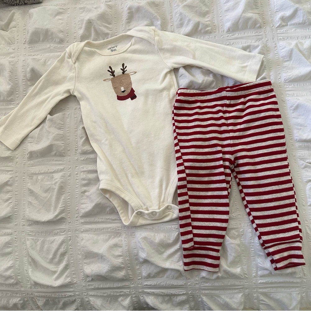 Carter’s Christmas Two Piece Outfit Size 9 Months